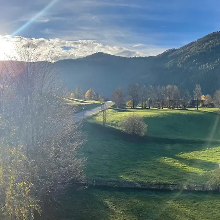 Morgensonne - Sonniger Bergblick Ueber Bad Kleinkirchheim